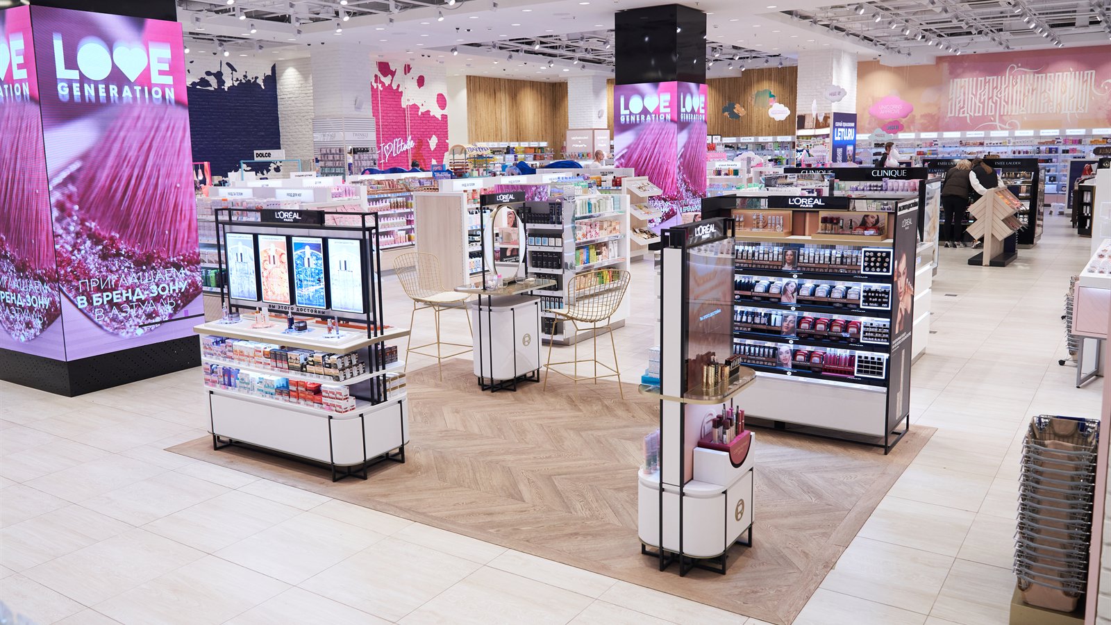 Общий вид корнера L’Oréal Paris в Европолисе
