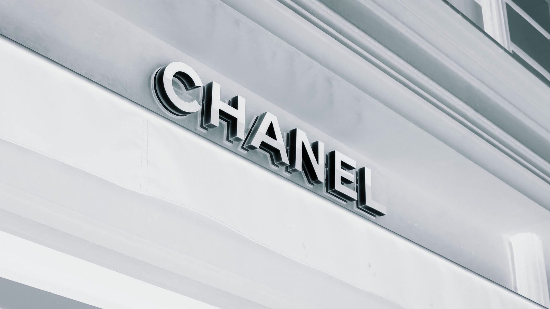 Видео инсталляции CHANEL Moscow Studio на Патриарших